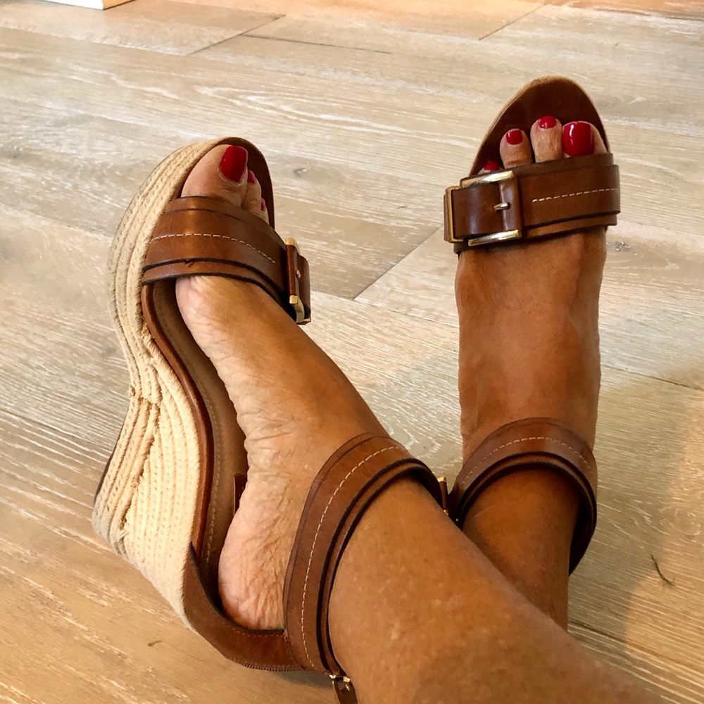 Stylish “Louise et Cie” Sz 7.5 wedge sandals